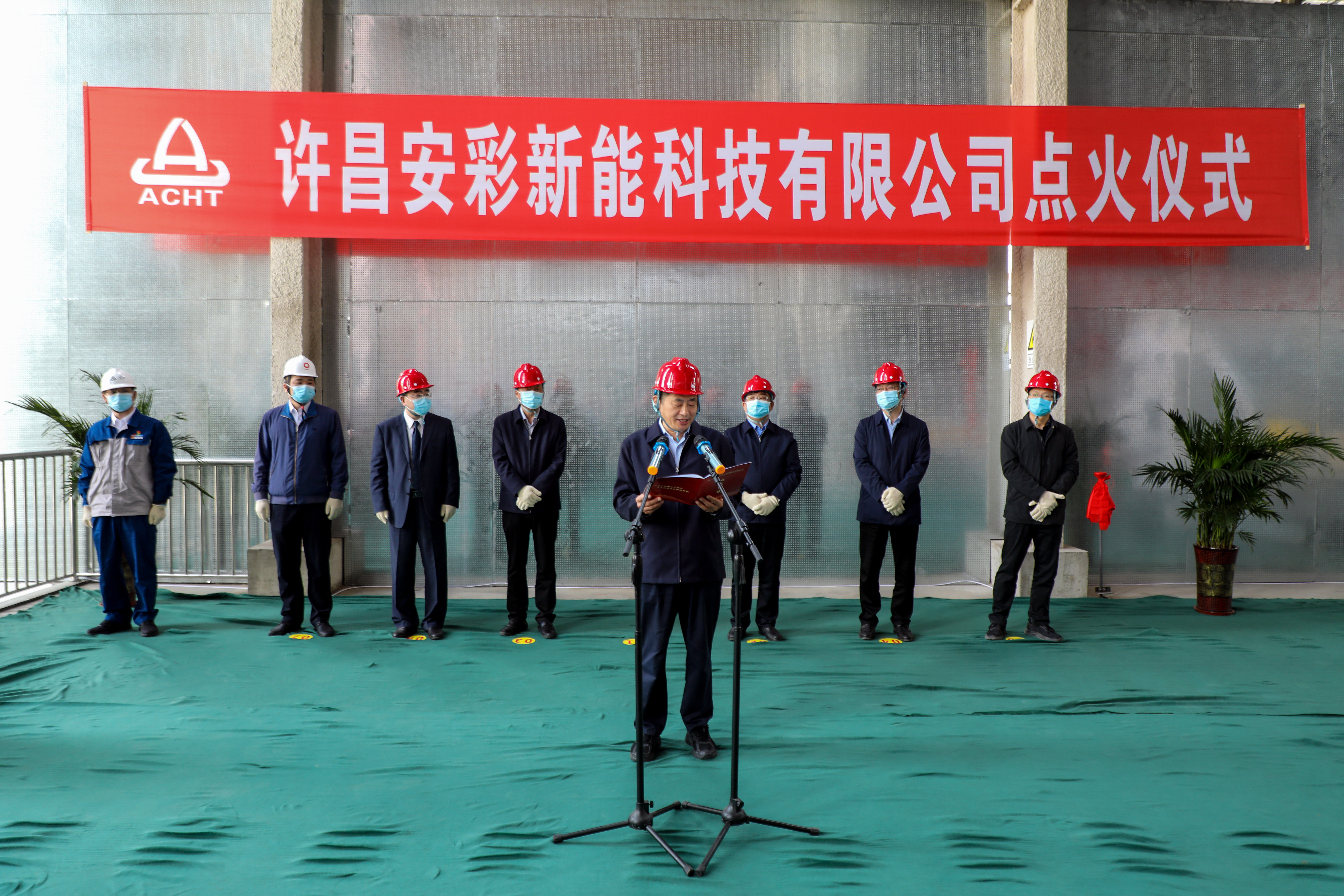 薪火赓续 再启征程——许昌云顶国际年产4800万平方光伏轻质基板项目顺利点火