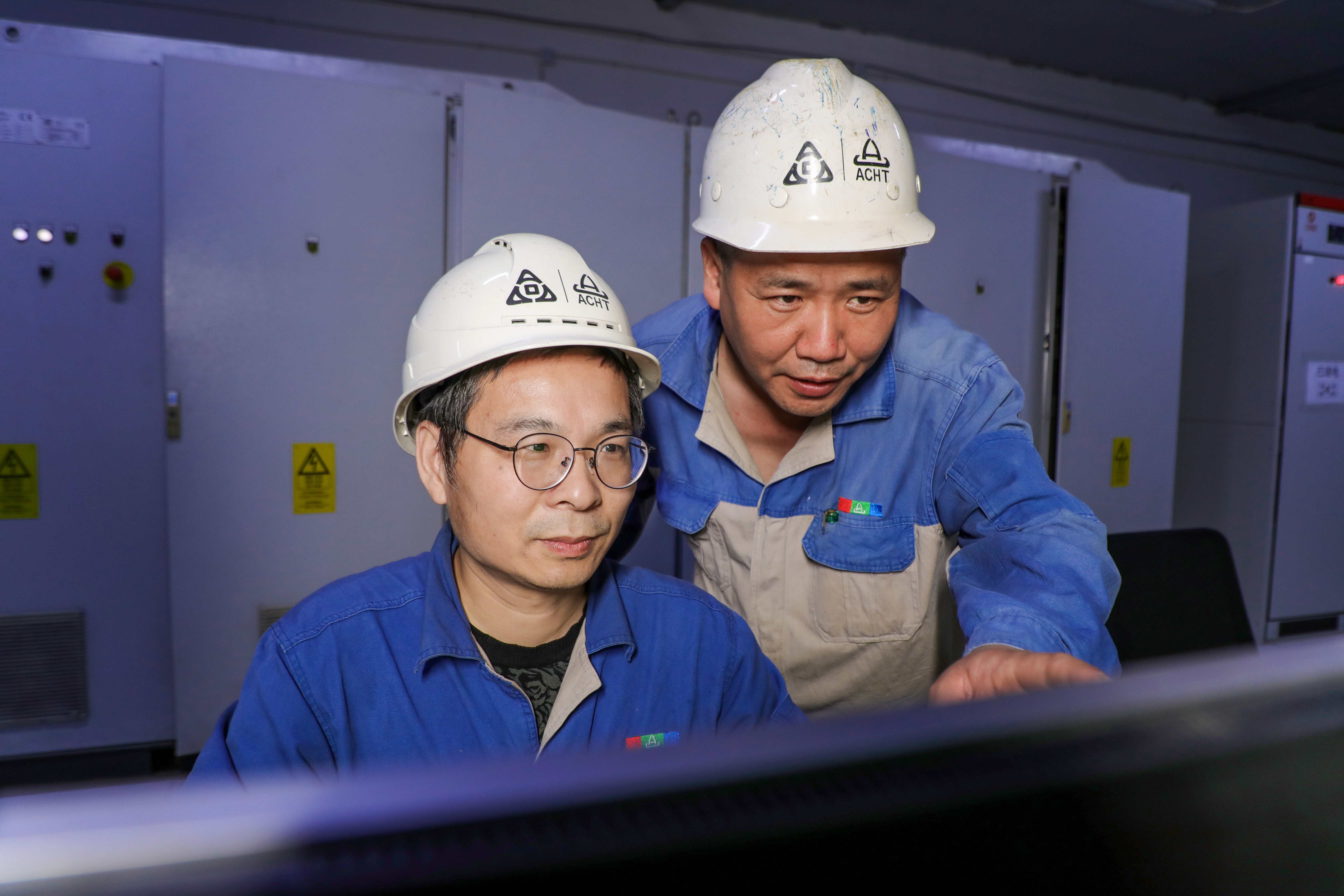 安阳市工人先锋号：光热科技设备维修车间整备系
