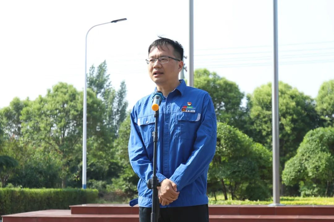 砥砺奋进 生生不“熄”——焦作云顶国际举行升国旗仪式
