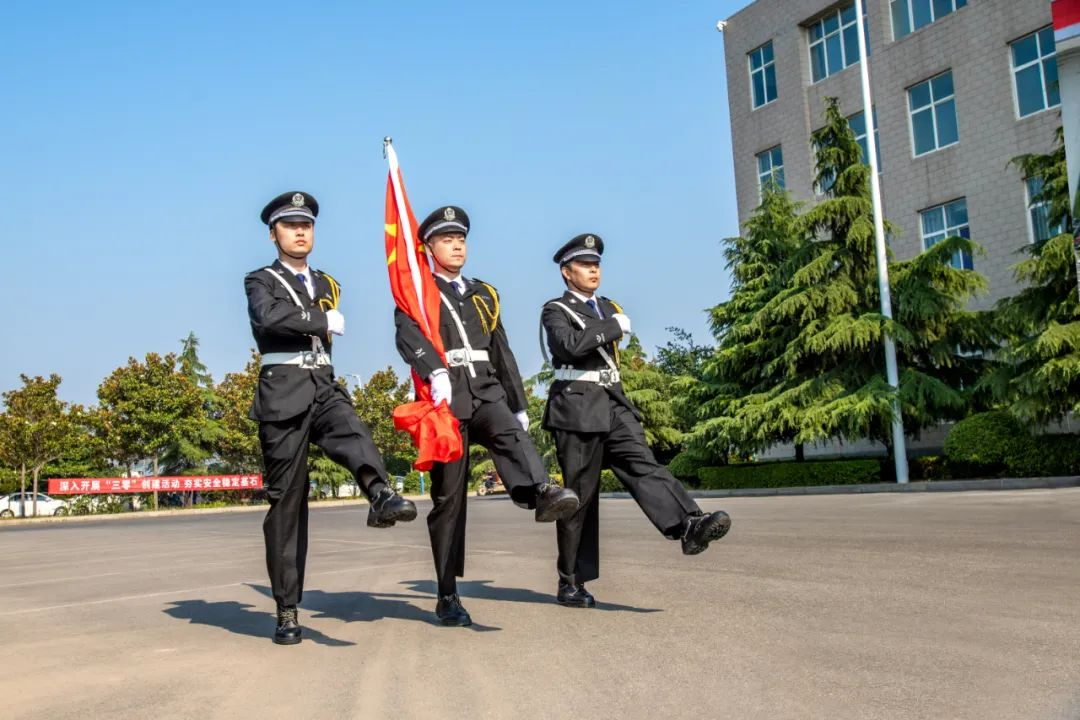 砥砺奋进 生生不“熄”——焦作云顶国际举行升国旗仪式