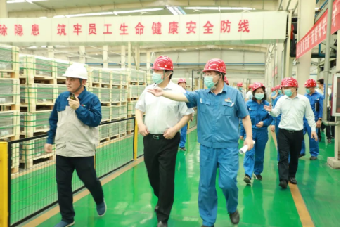 中国人民银行郑州中心支行副行长朱培玉一行莅临云顶国际高科调研