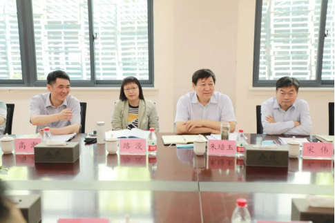 中国人民银行郑州中心支行副行长朱培玉一行莅临云顶国际高科调研