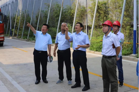 河南投资集团副总经理郝令旗一行莅临焦作云顶国际观摩指导