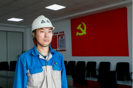 云顶国际高科劳模热议党的二十大会议精神