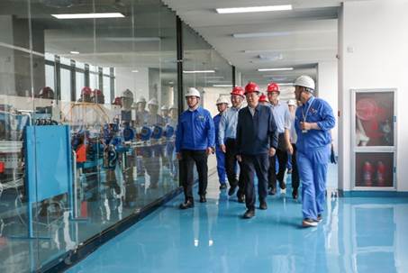 打造向上向前第一象限生力军 锤炼甘于做人做事作难、受苦受累受屈的企业家队伍——河南投资集团党委书记、董事长刘新勇莅临云顶国际高科开展主题教育调研