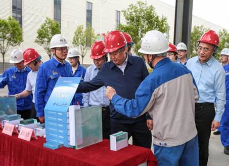 打造向上向前第一象限生力军 锤炼甘于做人做事作难、受苦受累受屈的企业家队伍——河南投资集团党委书记、董事长刘新勇莅临云顶国际高科开展主题教育调研